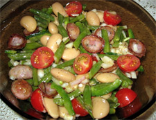 Рецепт салата с фасолью и колбасой