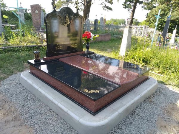 Уникальное надгробие из карельского гранита от «Роспамятник»